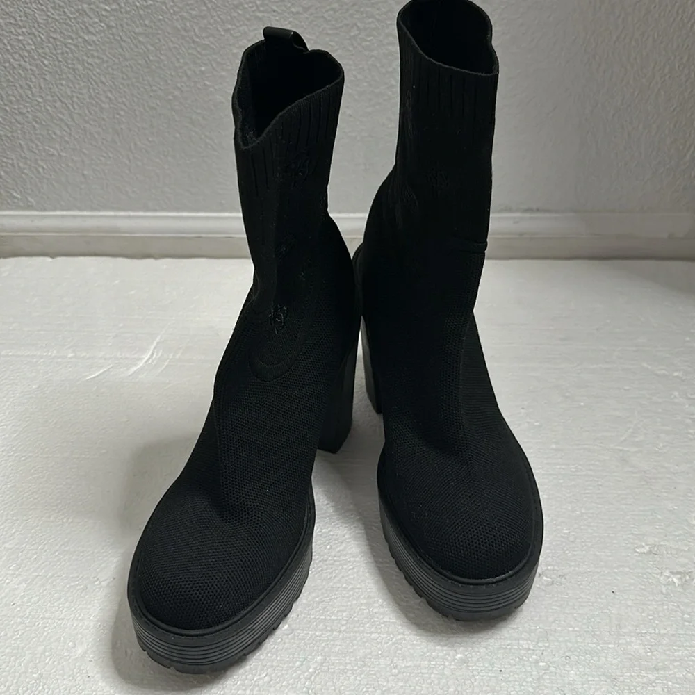Guess klynne black lug sole chunky heels strechy y2K style boots size 8